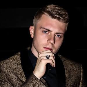 Meet your Posher, Christopher